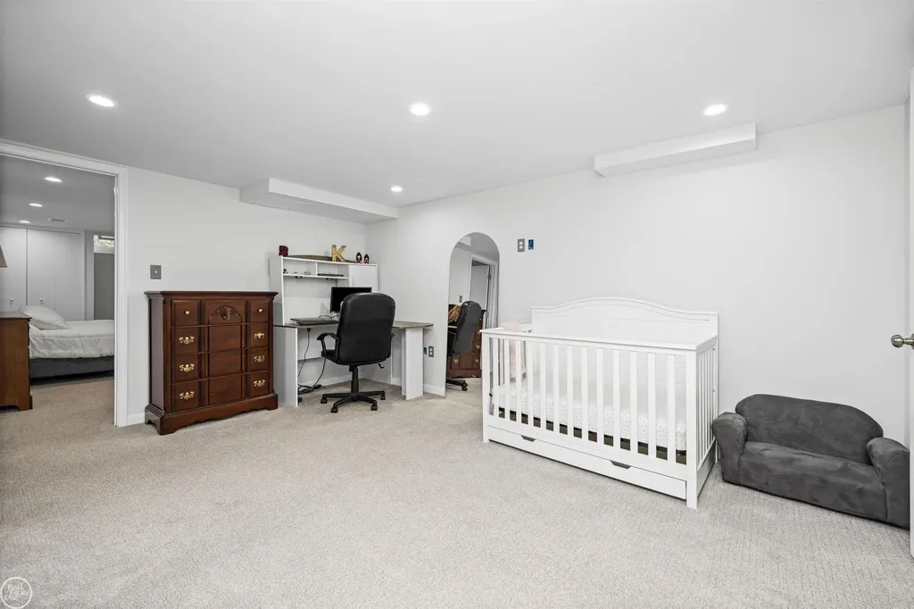 21920 Lakeshire St. Clair Shores City MI 48081