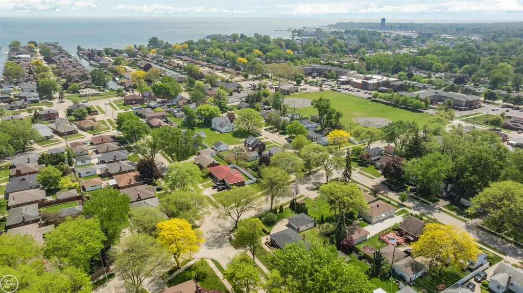 21920 Lakeshire St. Clair Shores City MI 48081