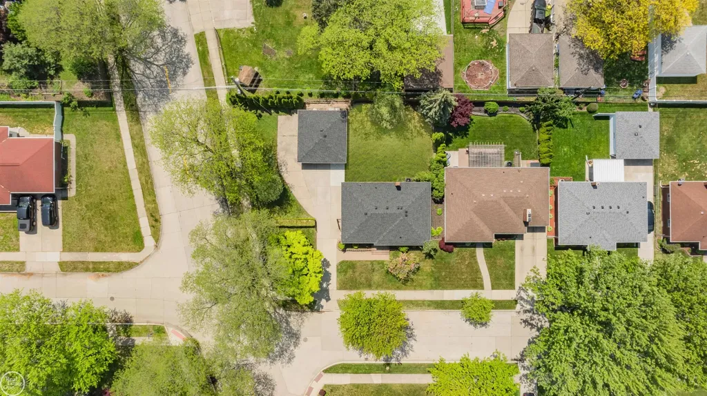 21920 Lakeshire St. Clair Shores City MI 48081