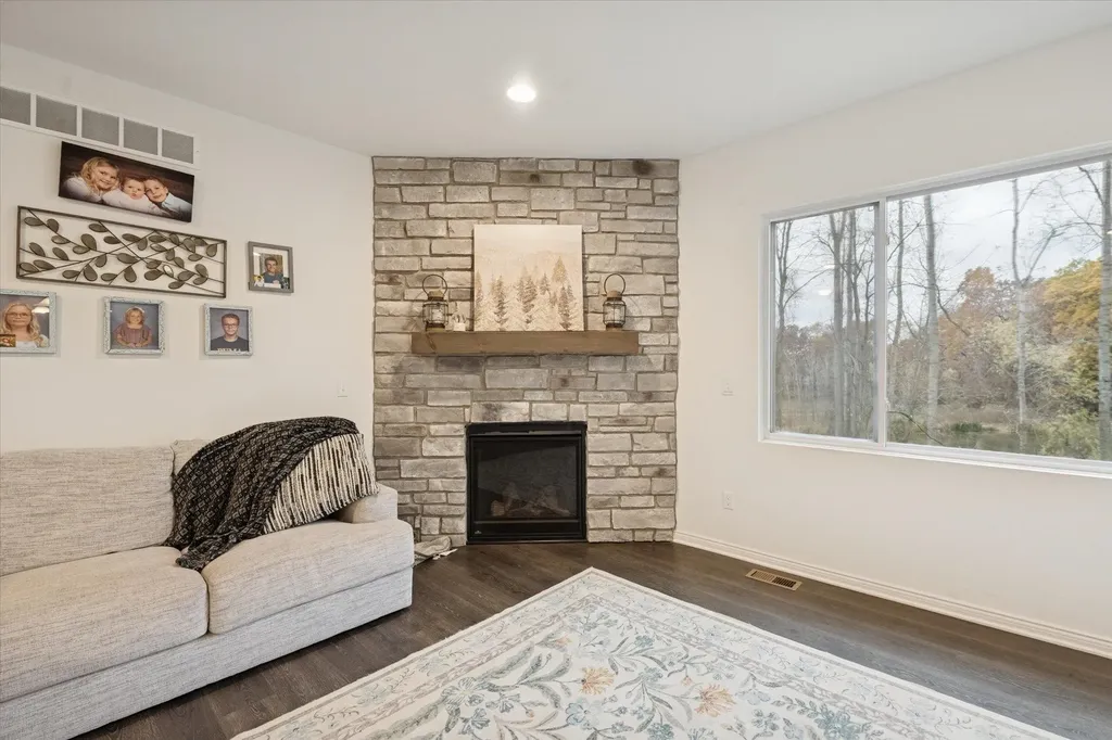 126 Parker Ln Lane Ortonville Village MI 48462