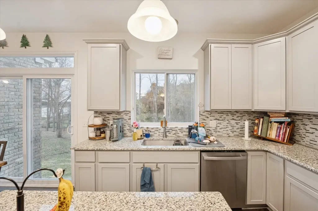 126 Parker Ln Lane Ortonville Village MI 48462