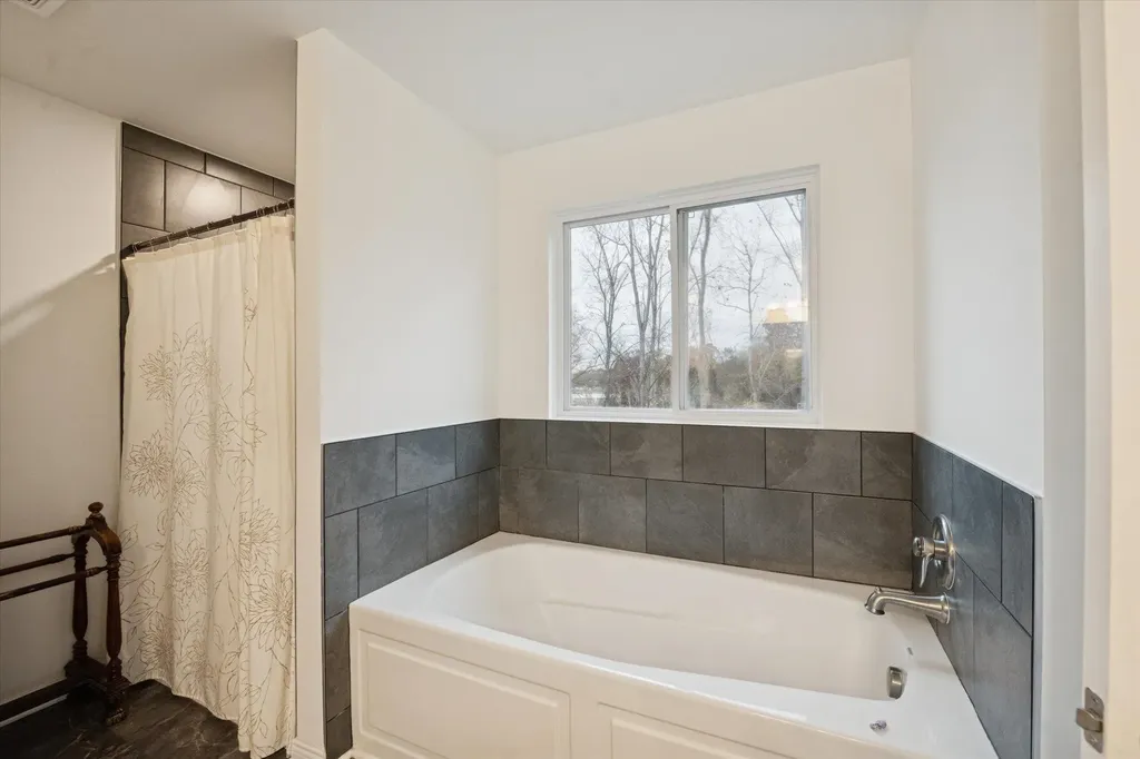 126 Parker Ln Lane Ortonville Village MI 48462