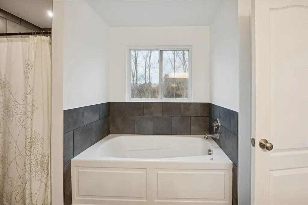 126 Parker Ln Lane Ortonville Village MI 48462