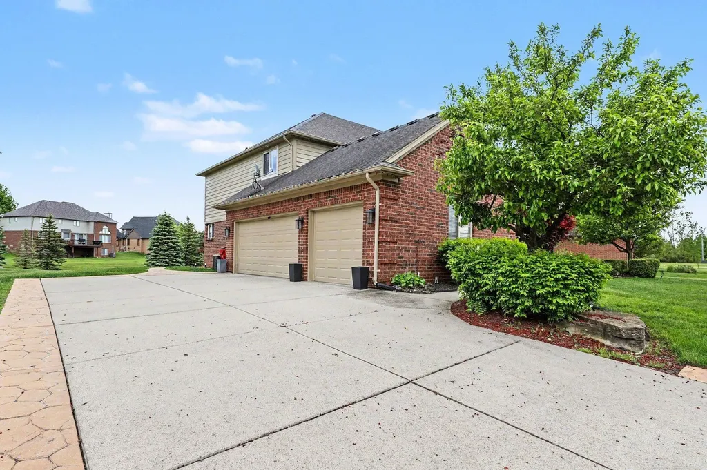63564 Monticello E Drive Washington Township MI 48095