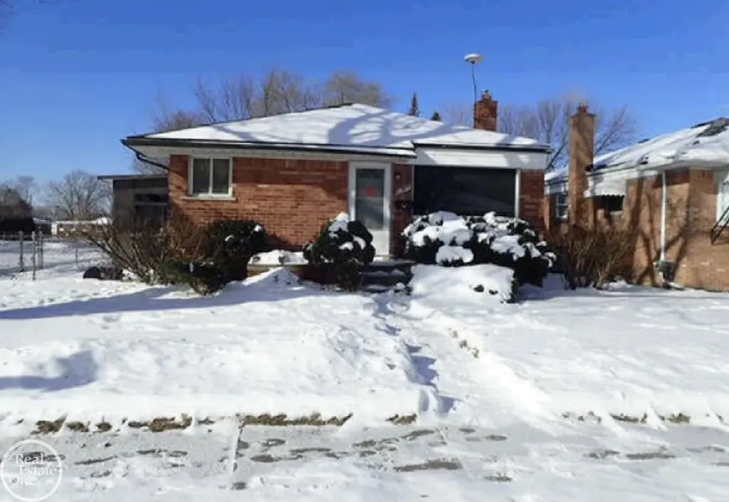 27301 Ursuline Street St. Clair Shores City MI 48081
