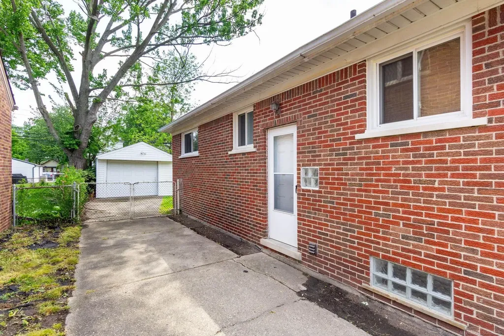 21526 Englehardt Street St. Clair Shores City MI 48080