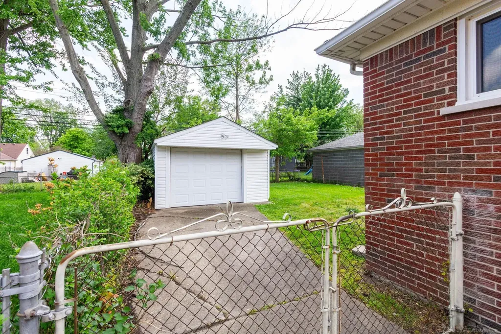 21526 Englehardt Street St. Clair Shores City MI 48080