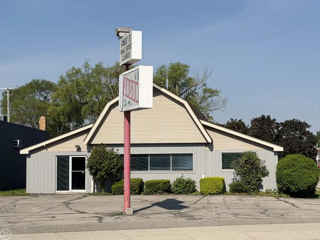 28445 Utica Road Roseville City MI 48066