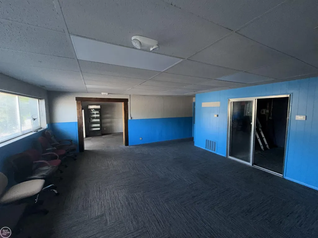 28445 Utica Road Roseville City MI 48066