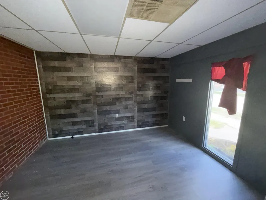 28445 Utica Road Roseville City MI 48066