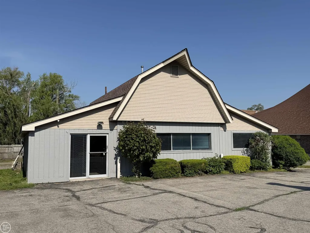 28445 Utica Road Roseville City MI 48066