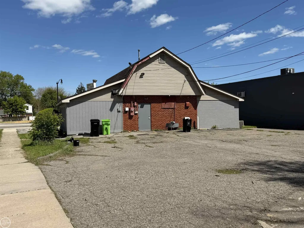 28445 Utica Road Roseville City MI 48066