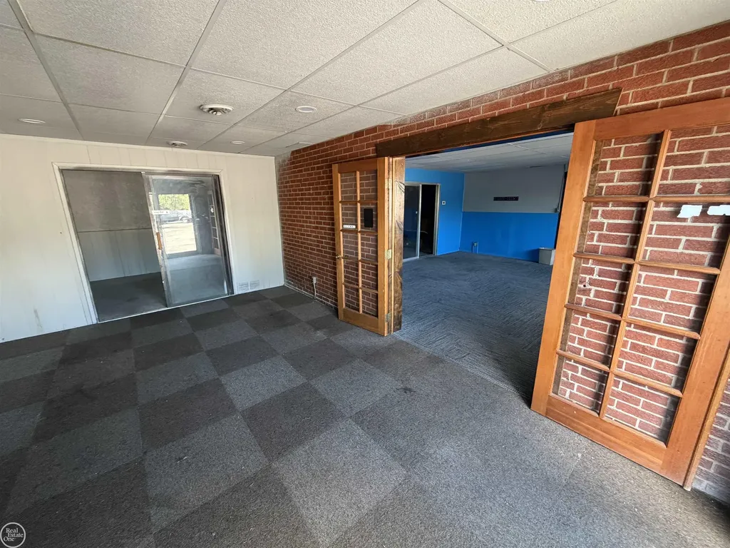28445 Utica Road Roseville City MI 48066