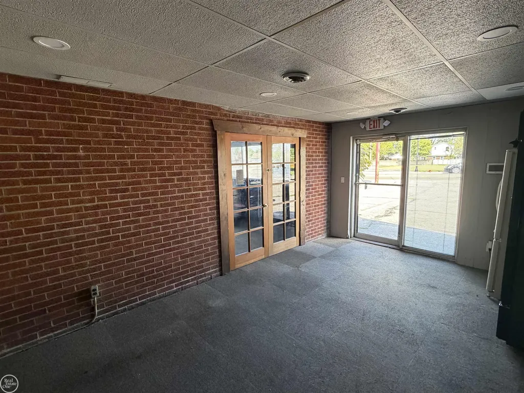 28445 Utica Road Roseville City MI 48066