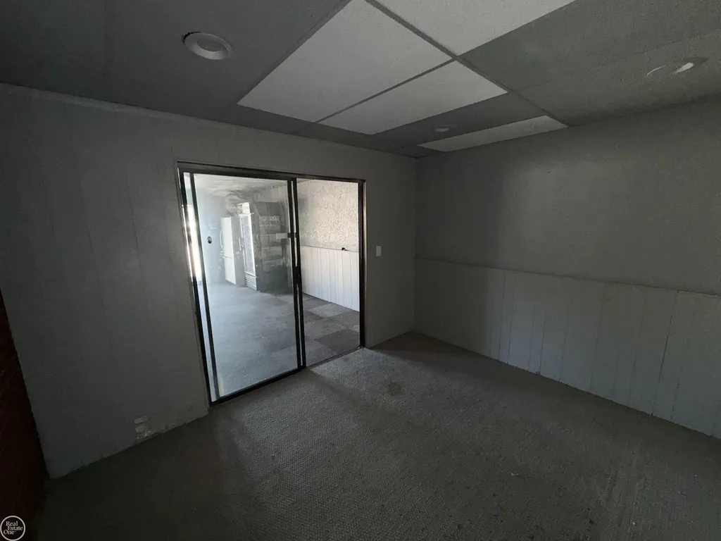 28445 Utica Road Roseville City MI 48066