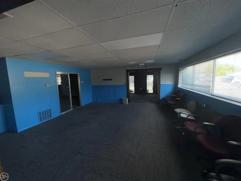 28445 Utica Road Roseville City MI 48066