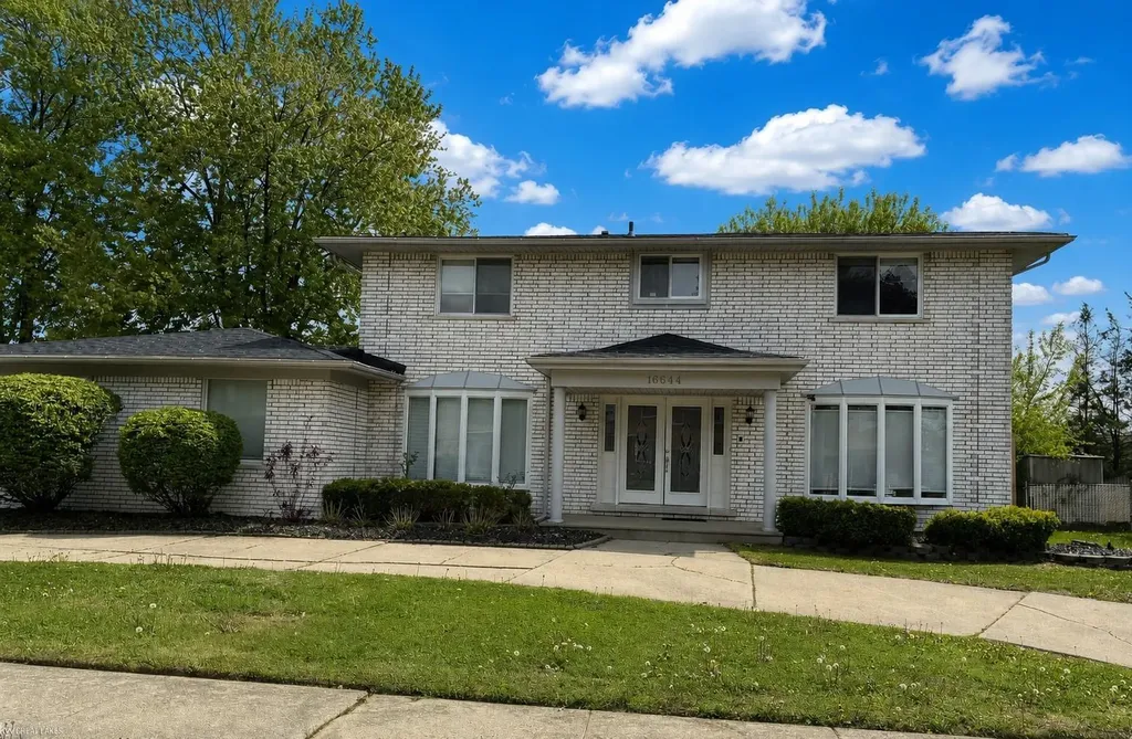 16644 Cederama Drive Clinton Charter Township MI 48038