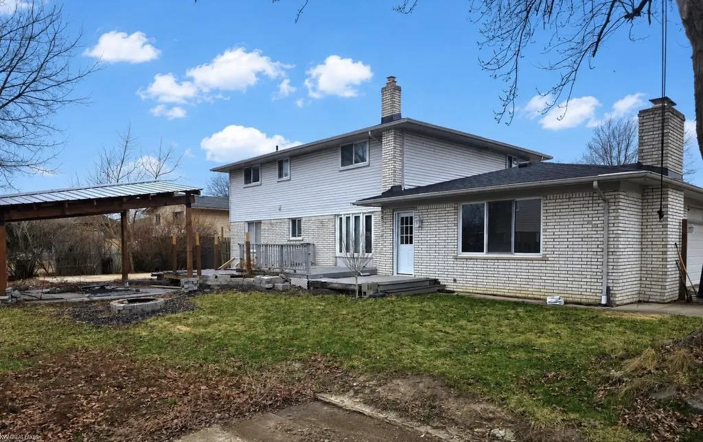 16644 Cederama Drive Clinton Charter Township MI 48038