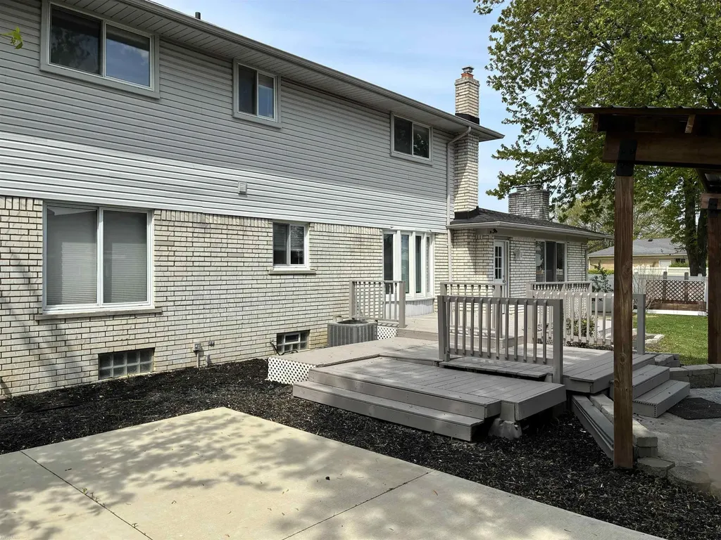 16644 Cederama Drive Clinton Charter Township MI 48038