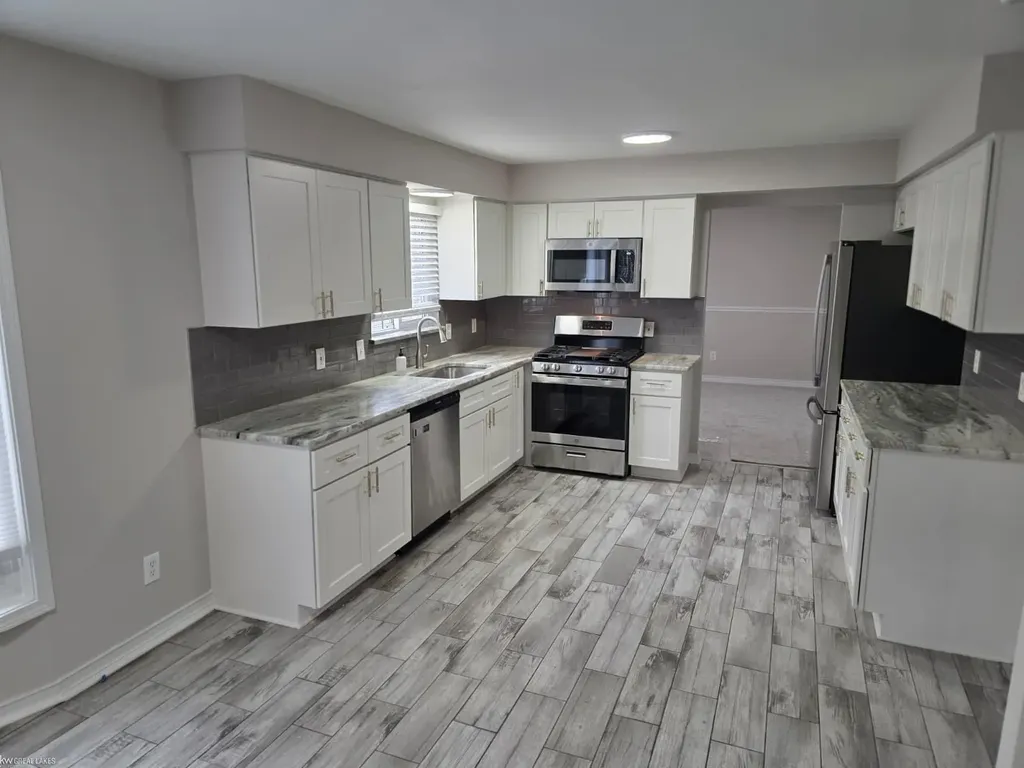 16644 Cederama Drive Clinton Charter Township MI 48038