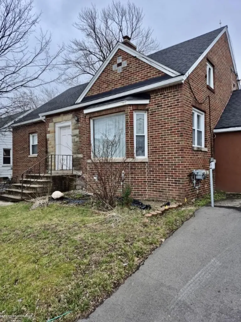 2044 E Bristol Road Burton City MI 48529