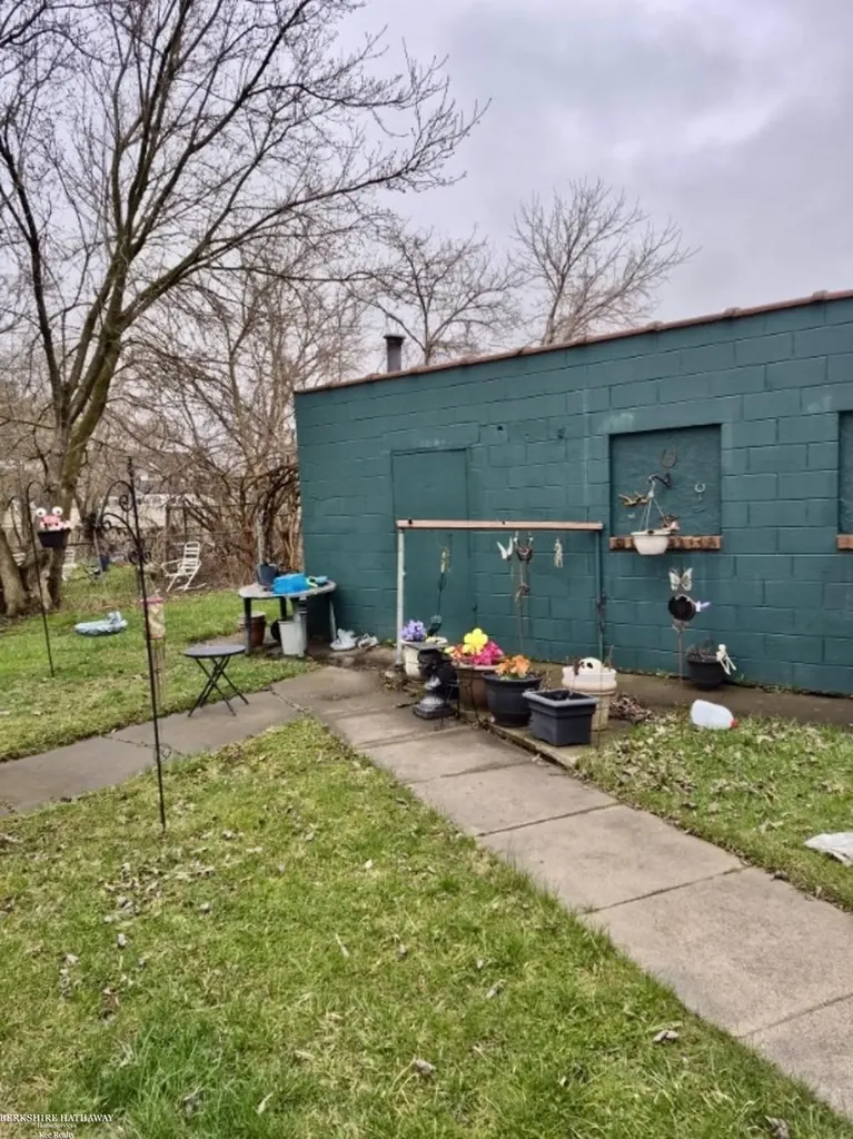 2044 E Bristol Road Burton City MI 48529