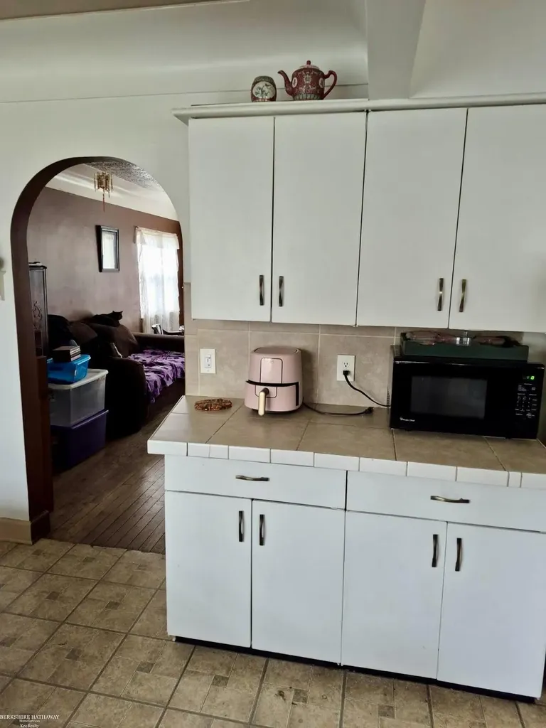 2044 E Bristol Road Burton City MI 48529