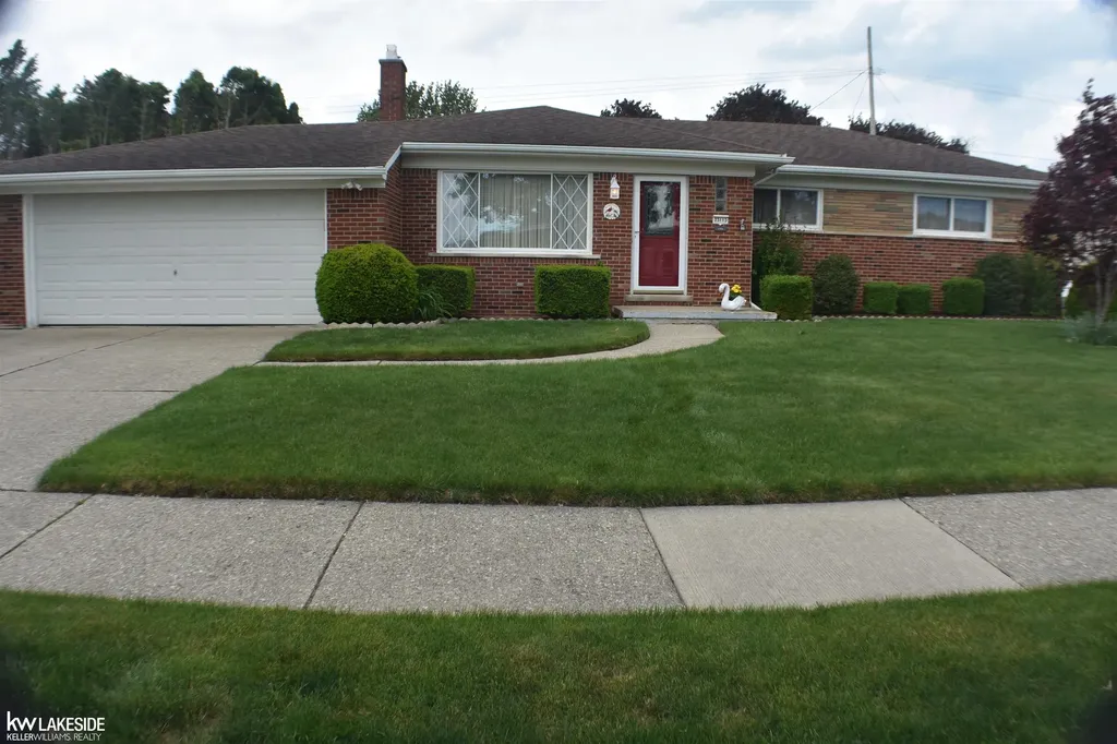 23113 S Rosedale Court St. Clair Shores City MI 48080