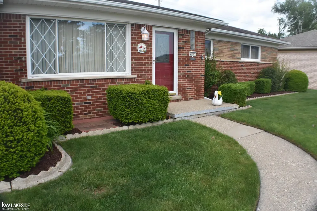 23113 S Rosedale Court St. Clair Shores City MI 48080