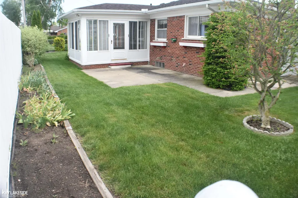 23113 S Rosedale Court St. Clair Shores City MI 48080