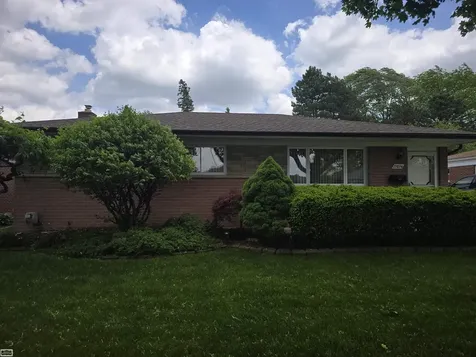 27074 Shackett Warren City MI 48093