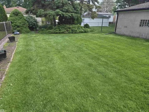 27074 Shackett Warren City MI 48093