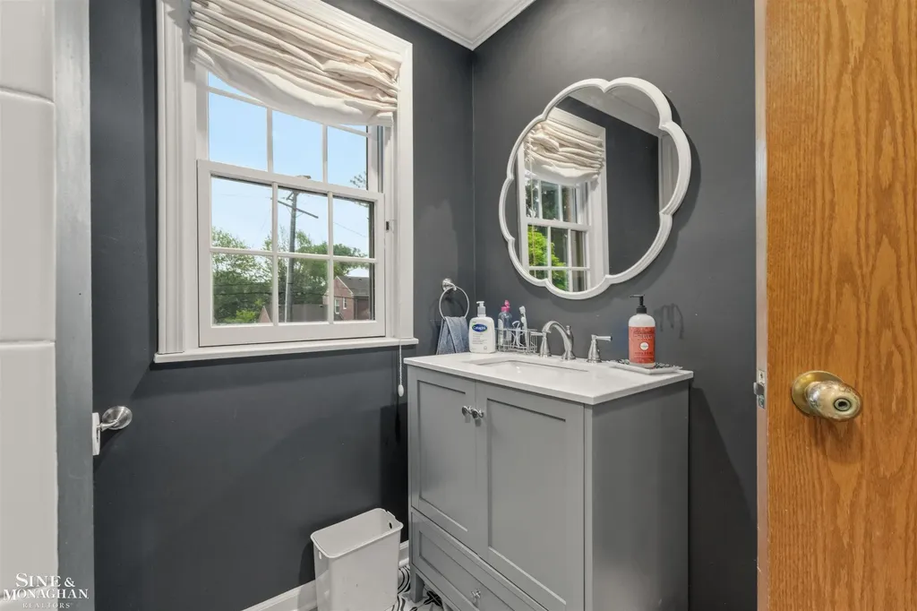 764 Pemberton Road Grosse Pointe Park City MI 48230