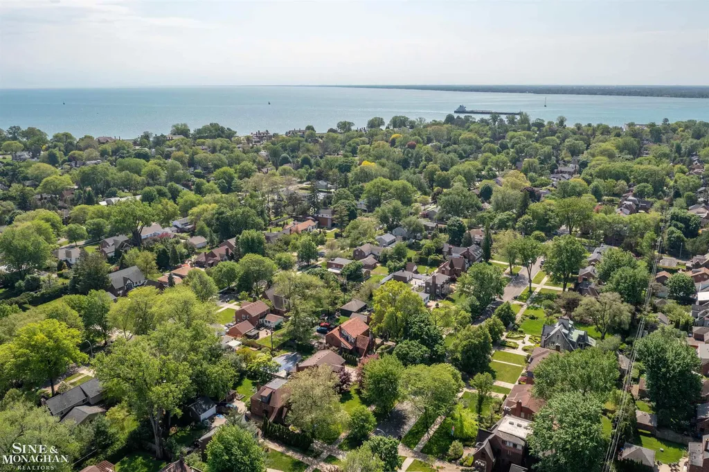 764 Pemberton Road Grosse Pointe Park City MI 48230