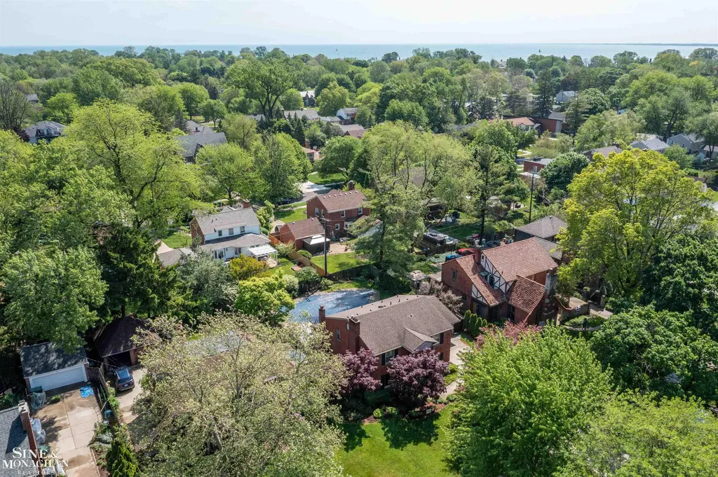 764 Pemberton Road Grosse Pointe Park City MI 48230