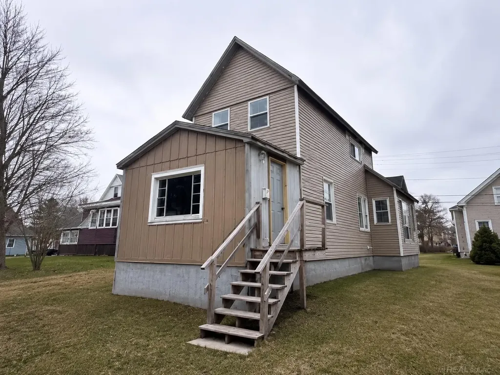 416 S Calumet Street Laurium Village MI 49913