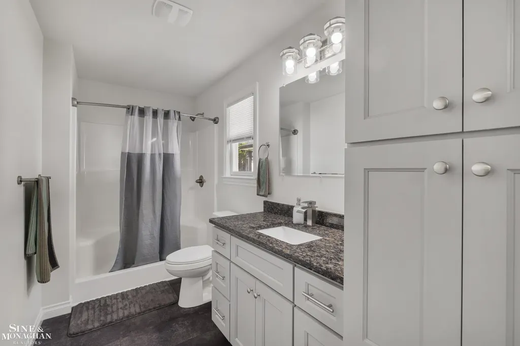 9279 Oakdale Street Clay Township MI 48001