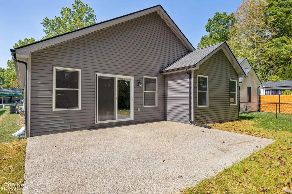9279 Oakdale Street Clay Township MI 48001