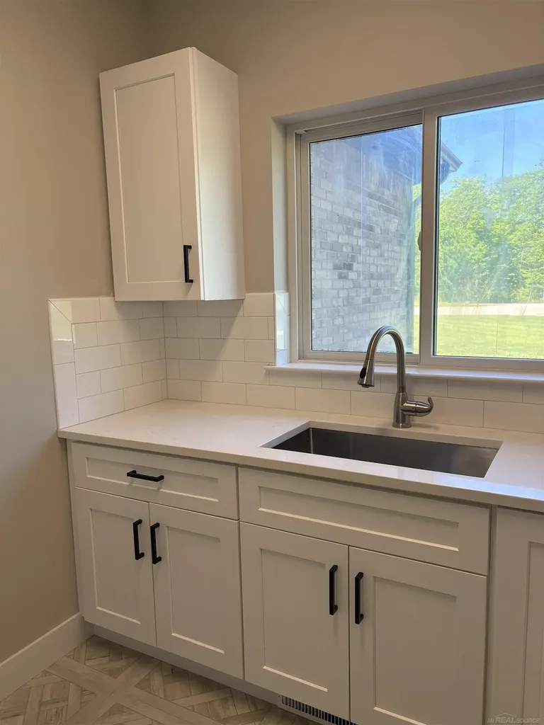 10505 Excalibur Drive Shelby Charter Township MI 48315