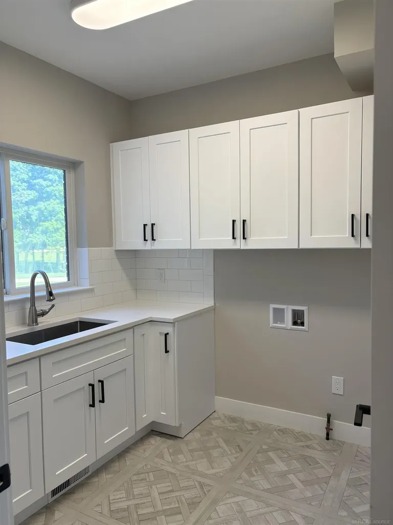 10505 Excalibur Drive Shelby Charter Township MI 48315