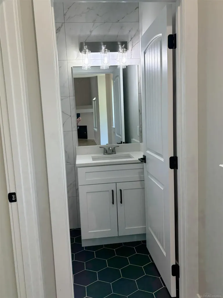 10505 Excalibur Drive Shelby Charter Township MI 48315