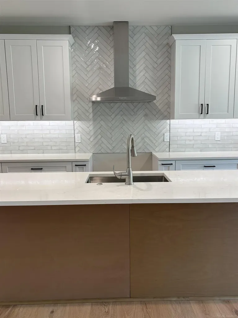 10505 Excalibur Drive Shelby Charter Township MI 48315