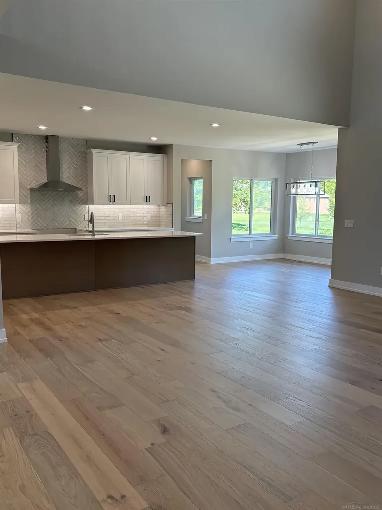 10505 Excalibur Drive Shelby Charter Township MI 48315