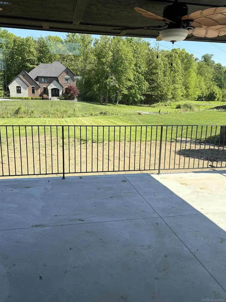 10505 Excalibur Drive Shelby Charter Township MI 48315