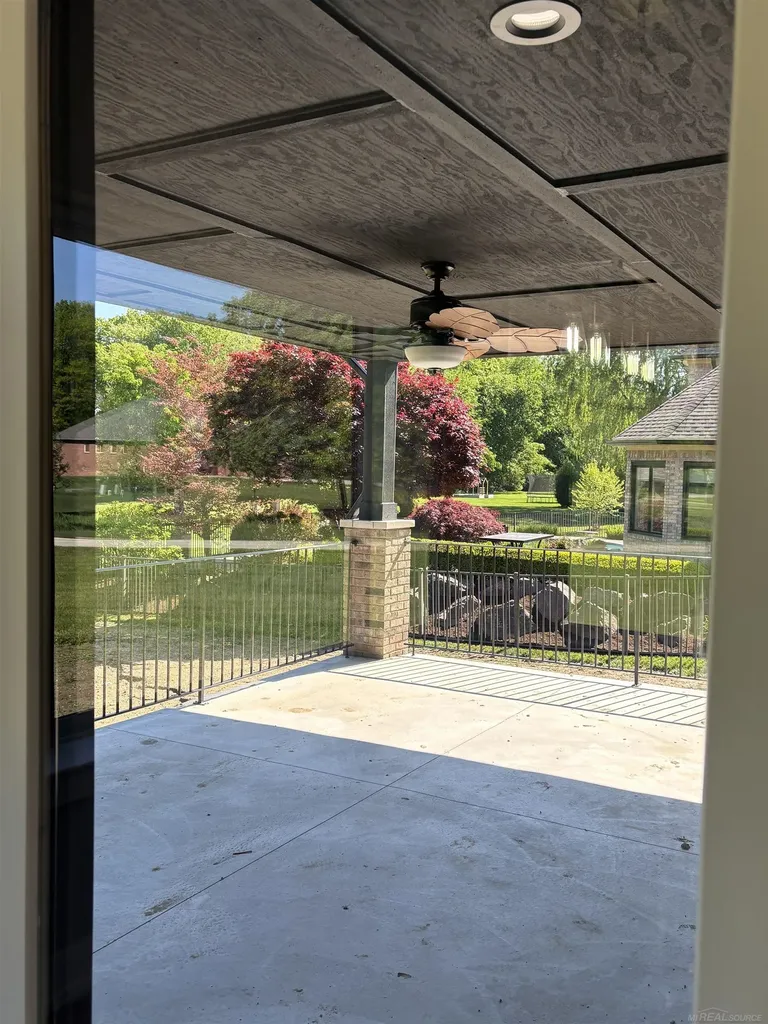 10505 Excalibur Drive Shelby Charter Township MI 48315