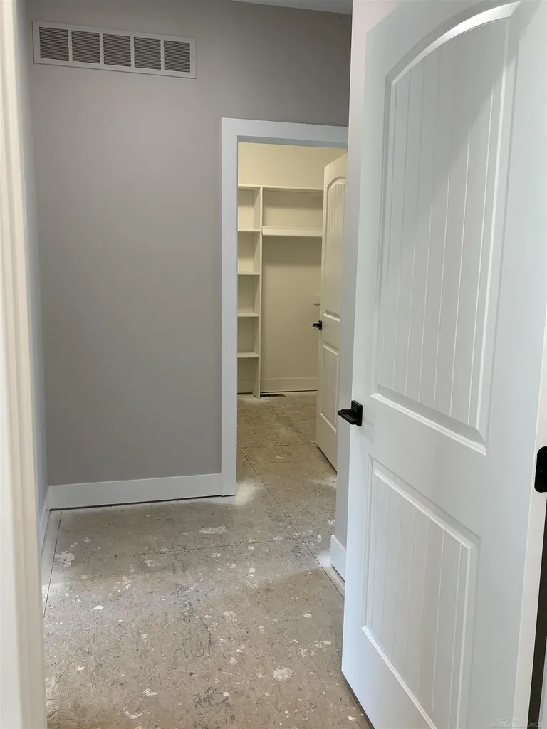 10505 Excalibur Drive Shelby Charter Township MI 48315
