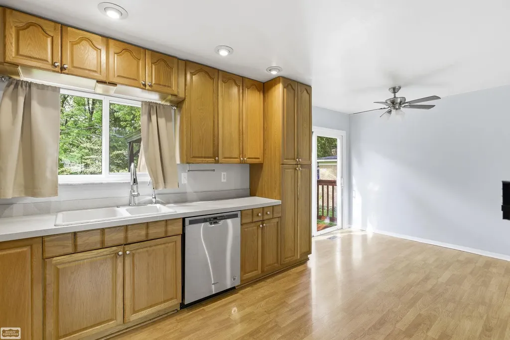 6015 Brynthrop Drive Shelby Charter Township MI 48316