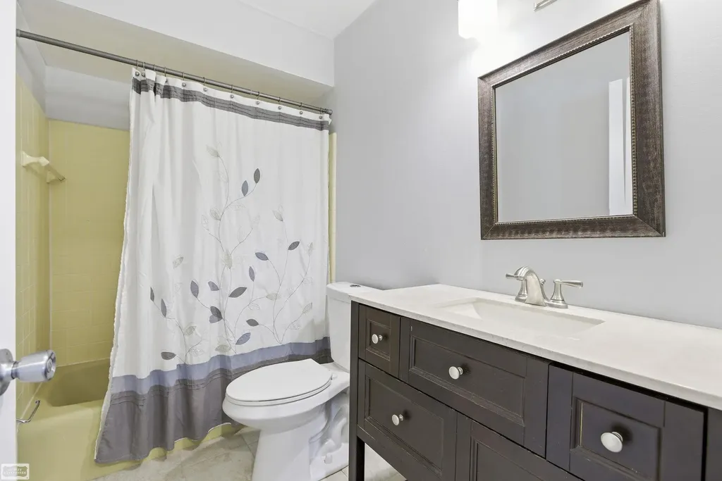 6015 Brynthrop Drive Shelby Charter Township MI 48316