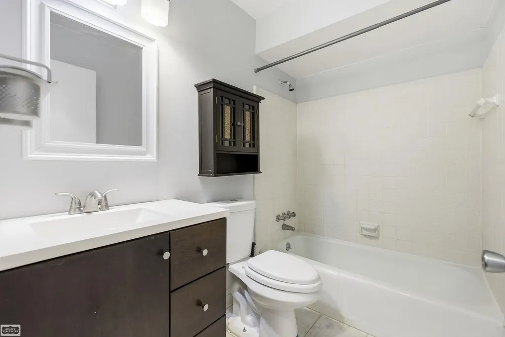 6015 Brynthrop Drive Shelby Charter Township MI 48316