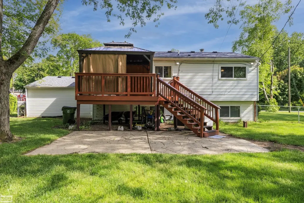6015 Brynthrop Drive Shelby Charter Township MI 48316